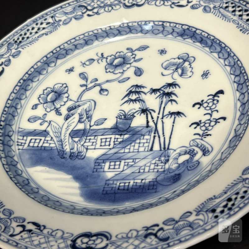 清乾隆 青花淡描花蝶纹赏盘 - 图4
